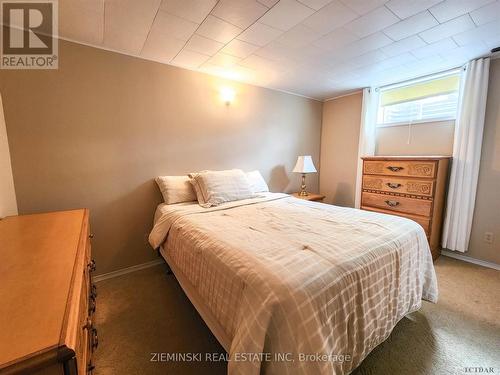 32 Teefy St, Iroquois Falls, ON - Indoor Photo Showing Bedroom