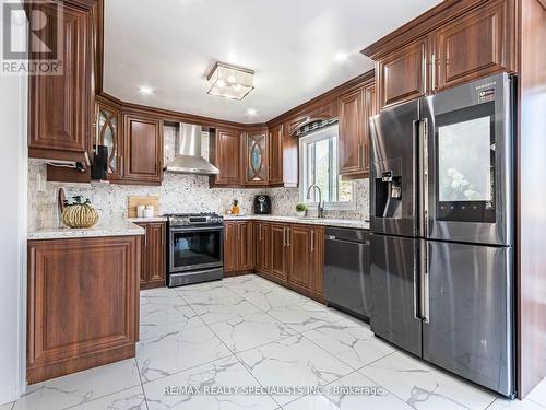 32 Matterdale Avenue, Brampton (Fletcher'S West), ON - Indoor Photo Showing Kitchen With Stainless Steel Kitchen