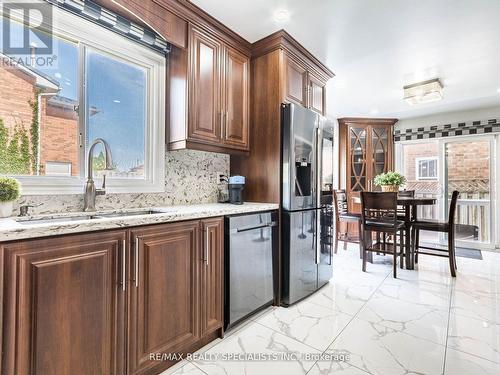 32 Matterdale Avenue, Brampton (Fletcher'S West), ON - Indoor Photo Showing Kitchen With Double Sink