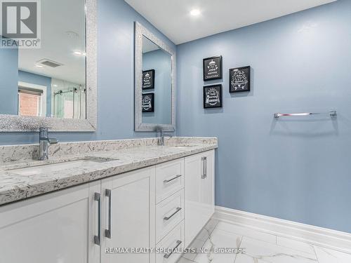 32 Matterdale Avenue, Brampton (Fletcher'S West), ON - Indoor Photo Showing Bathroom