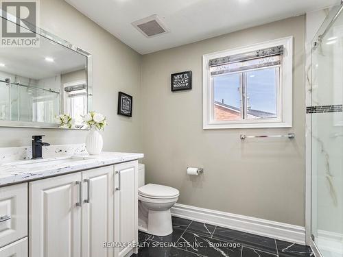 32 Matterdale Avenue, Brampton (Fletcher'S West), ON - Indoor Photo Showing Bathroom