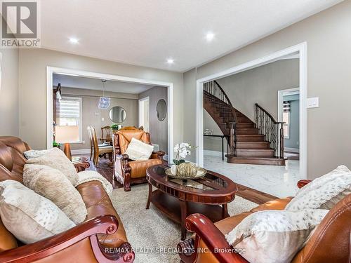 32 Matterdale Avenue, Brampton (Fletcher'S West), ON - Indoor Photo Showing Living Room