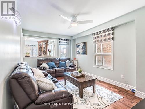 32 Matterdale Avenue, Brampton (Fletcher'S West), ON - Indoor Photo Showing Living Room