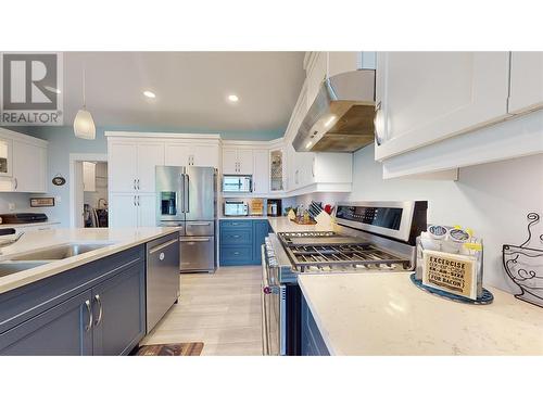 2526 Waverly Drive, Blind Bay, BC - Indoor Photo Showing Kitchen