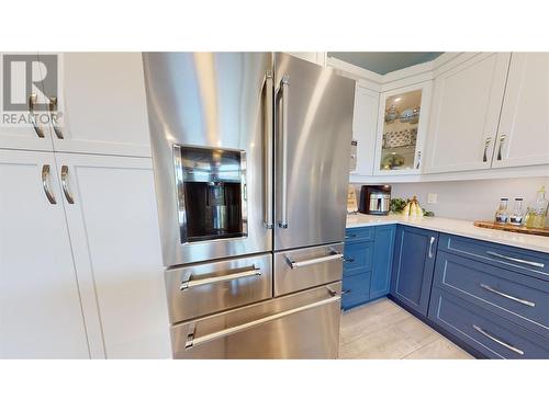 2526 Waverly Drive, Blind Bay, BC - Indoor Photo Showing Kitchen