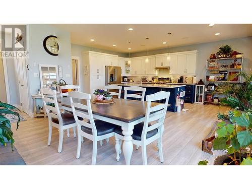 2526 Waverly Drive, Blind Bay, BC - Indoor Photo Showing Dining Room