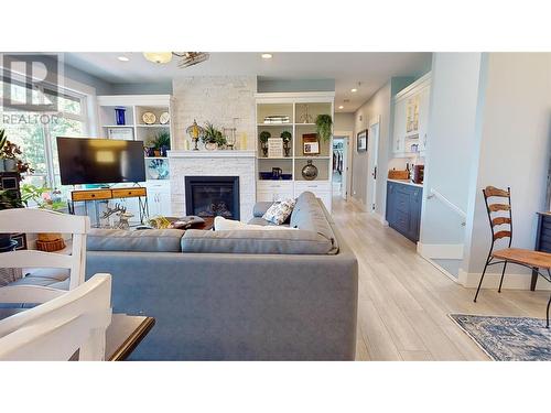 2526 Waverly Drive, Blind Bay, BC - Indoor Photo Showing Living Room With Fireplace