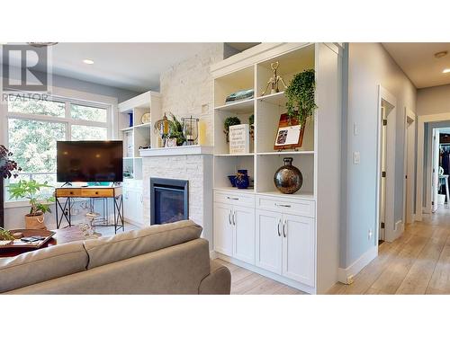 2526 Waverly Drive, Blind Bay, BC - Indoor Photo Showing Living Room With Fireplace