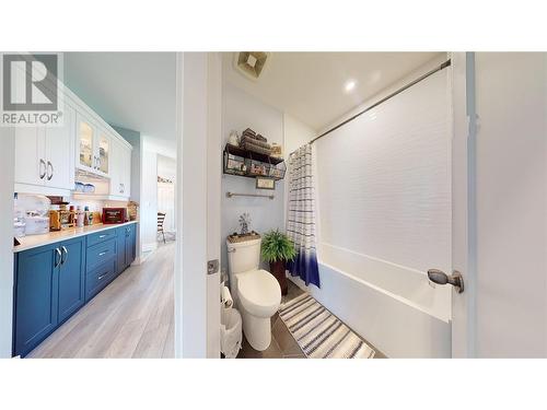 2526 Waverly Drive, Blind Bay, BC - Indoor Photo Showing Bathroom