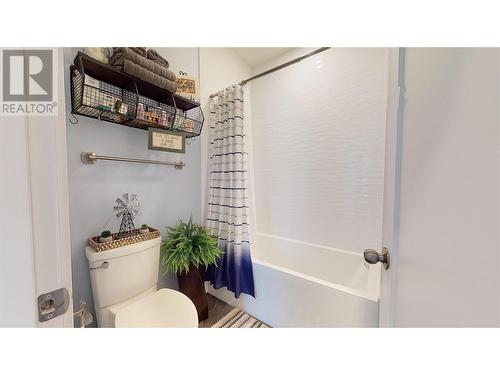 2526 Waverly Drive, Blind Bay, BC - Indoor Photo Showing Bathroom