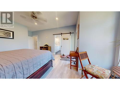 2526 Waverly Drive, Blind Bay, BC - Indoor Photo Showing Bedroom