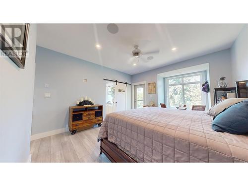 2526 Waverly Drive, Blind Bay, BC - Indoor Photo Showing Bedroom