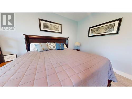 2526 Waverly Drive, Blind Bay, BC - Indoor Photo Showing Bedroom