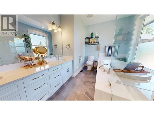 2526 Waverly Drive, Blind Bay, BC - Indoor Photo Showing Bathroom