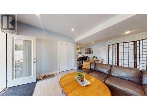 2526 Waverly Drive, Blind Bay, BC - Indoor Photo Showing Living Room