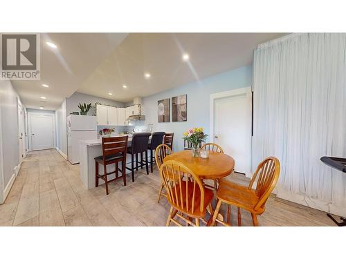 2526 Waverly Drive, Blind Bay, BC - Indoor Photo Showing Dining Room