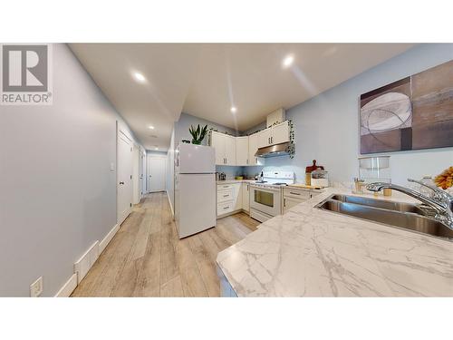 2526 Waverly Drive, Blind Bay, BC - Indoor Photo Showing Kitchen With Double Sink