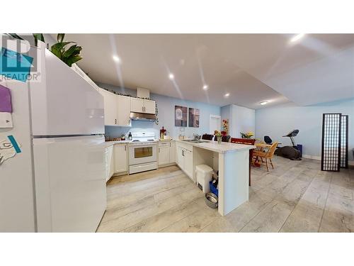 2526 Waverly Drive, Blind Bay, BC - Indoor Photo Showing Kitchen