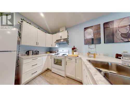 2526 Waverly Drive, Blind Bay, BC - Indoor Photo Showing Kitchen