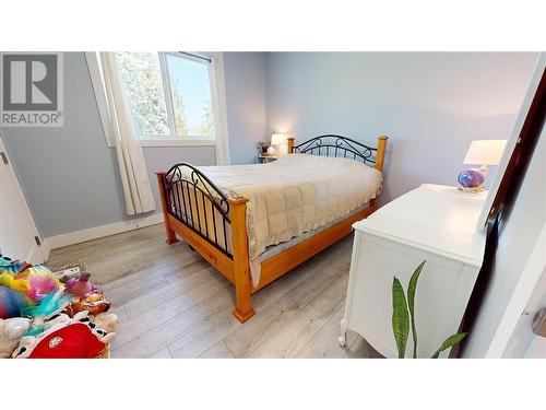 2526 Waverly Drive, Blind Bay, BC - Indoor Photo Showing Bedroom