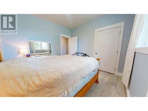 2526 Waverly Drive, Blind Bay, BC - Indoor Photo Showing Bedroom