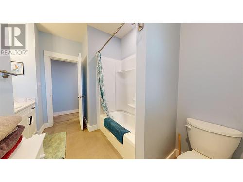 2526 Waverly Drive, Blind Bay, BC - Indoor Photo Showing Bathroom