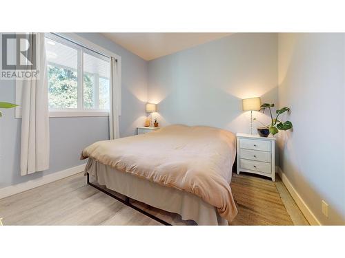 2526 Waverly Drive, Blind Bay, BC - Indoor Photo Showing Bedroom