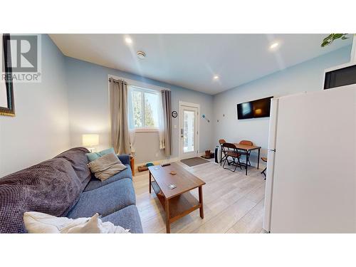 2526 Waverly Drive, Blind Bay, BC - Indoor Photo Showing Living Room