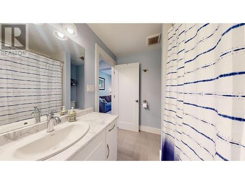 2526 Waverly Drive, Blind Bay, BC - Indoor Photo Showing Bathroom