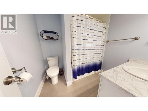 2526 Waverly Drive, Blind Bay, BC - Indoor Photo Showing Bathroom