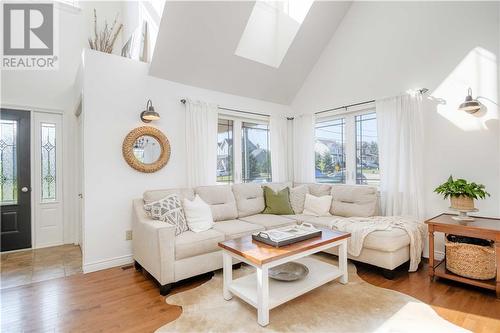 89 Spartan Court, Moncton, NB - Indoor Photo Showing Living Room