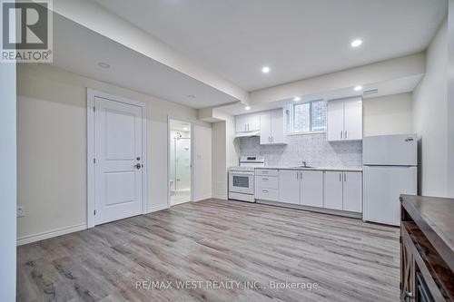 Bsmt - 54 Greville Street, Vaughan, ON - Indoor Photo Showing Kitchen