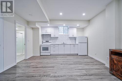 Bsmt - 54 Greville Street, Vaughan, ON - Indoor Photo Showing Kitchen