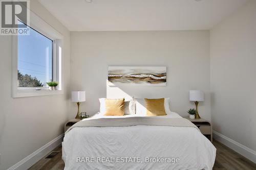 1411 Maple Way, Innisfil, ON - Indoor Photo Showing Bedroom