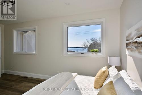 1411 Maple Way, Innisfil, ON - Indoor Photo Showing Bedroom