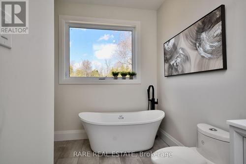 1411 Maple Way, Innisfil, ON - Indoor Photo Showing Bathroom