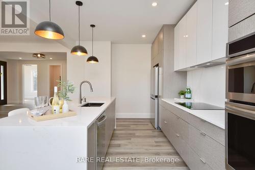 1411 Maple Way, Innisfil, ON - Indoor Photo Showing Kitchen With Upgraded Kitchen