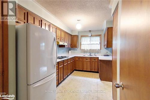 828 Oxbow Park Drive, Wasaga Beach, ON - Indoor Photo Showing Kitchen