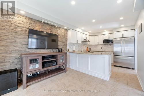 4890 Capri Crescent, Burlington (Alton), ON - Indoor Photo Showing Kitchen With Upgraded Kitchen