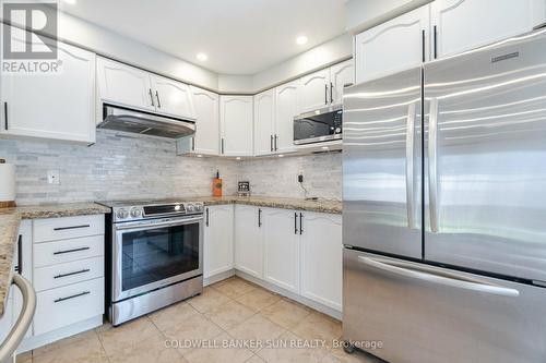 4890 Capri Crescent, Burlington (Alton), ON - Indoor Photo Showing Kitchen With Upgraded Kitchen