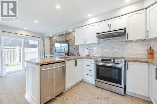 4890 Capri Crescent, Burlington (Alton), ON - Indoor Photo Showing Kitchen With Upgraded Kitchen