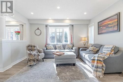 4890 Capri Crescent, Burlington (Alton), ON - Indoor Photo Showing Living Room