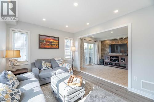 4890 Capri Crescent, Burlington (Alton), ON - Indoor Photo Showing Living Room