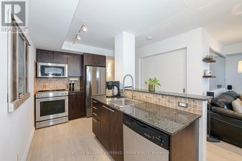 413 - 1040 The Queensway Avenue, Toronto (Islington-City Centre West), ON - Indoor Photo Showing Kitchen With Upgraded Kitchen