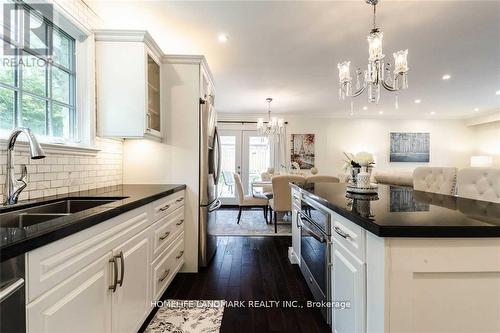 2184 Buttonbush Crescent E, Mississauga (Erin Mills), ON - Indoor Photo Showing Kitchen With Double Sink With Upgraded Kitchen