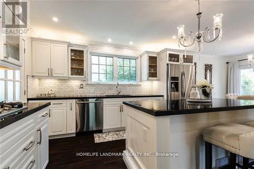 2184 Buttonbush Crescent E, Mississauga (Erin Mills), ON - Indoor Photo Showing Kitchen With Upgraded Kitchen