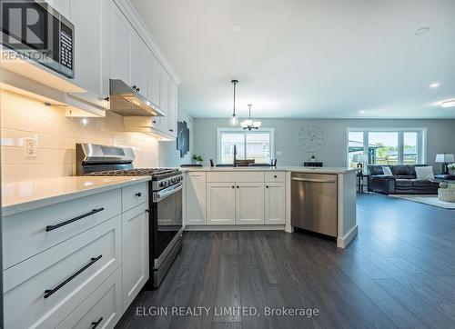 13 White Tail Path, St. Thomas, ON - Indoor Photo Showing Kitchen With Upgraded Kitchen