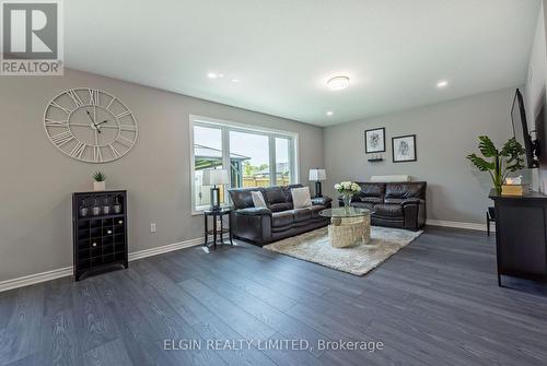 13 White Tail Path, St. Thomas, ON - Indoor Photo Showing Living Room