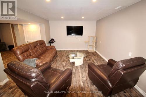 113 Lake Rosalind Road 1, Brockton, ON - Indoor Photo Showing Living Room