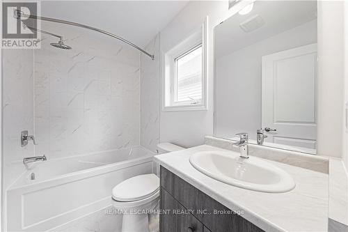 14 Broddy Avenue, Brantford, ON - Indoor Photo Showing Bathroom